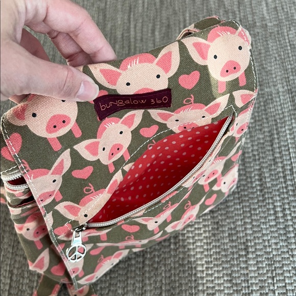 Bungalow 360 Whimsical Pig print canvas crossbody with peace sign zippers - Picture 14 of 15